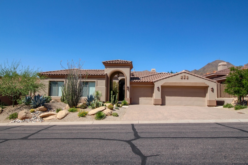 Why Homeowners Across Phoenix, AZ Choose Pro Tech Painting Pro Tech Painting crew working on a multi-unit property in the greater Gilbert Arizona service area