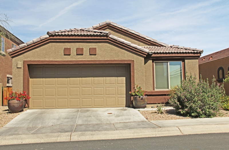 New One Story Ranch Tan Burnt Orange Stucco Home Tucson Arizona Usa Be
